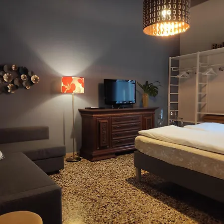 فندق مبيت وإفطار Al 28 3*